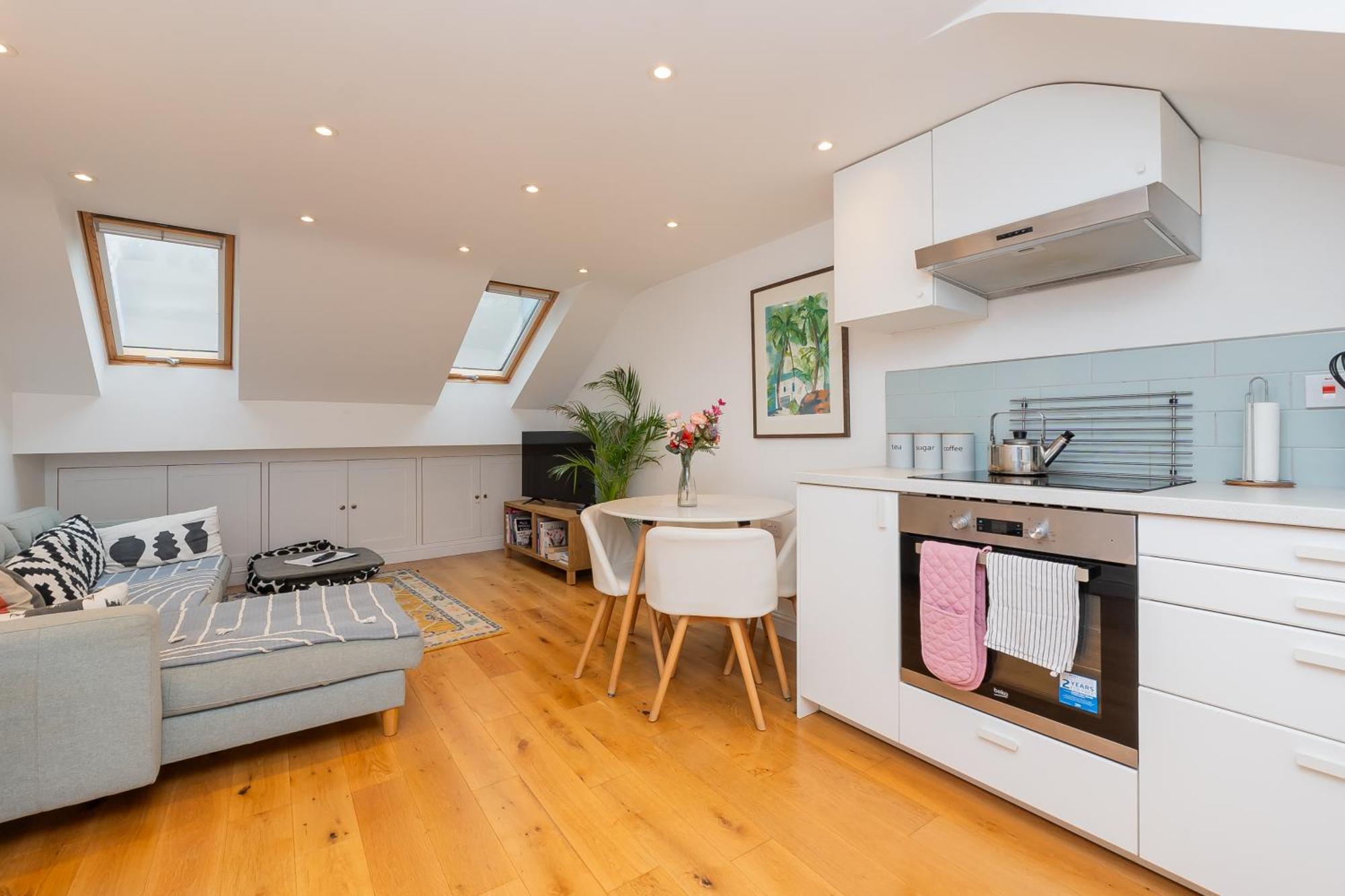 The Old Wire Factory - 2 Bed, Close To Centre, Fast Wifi, Comfortable From *